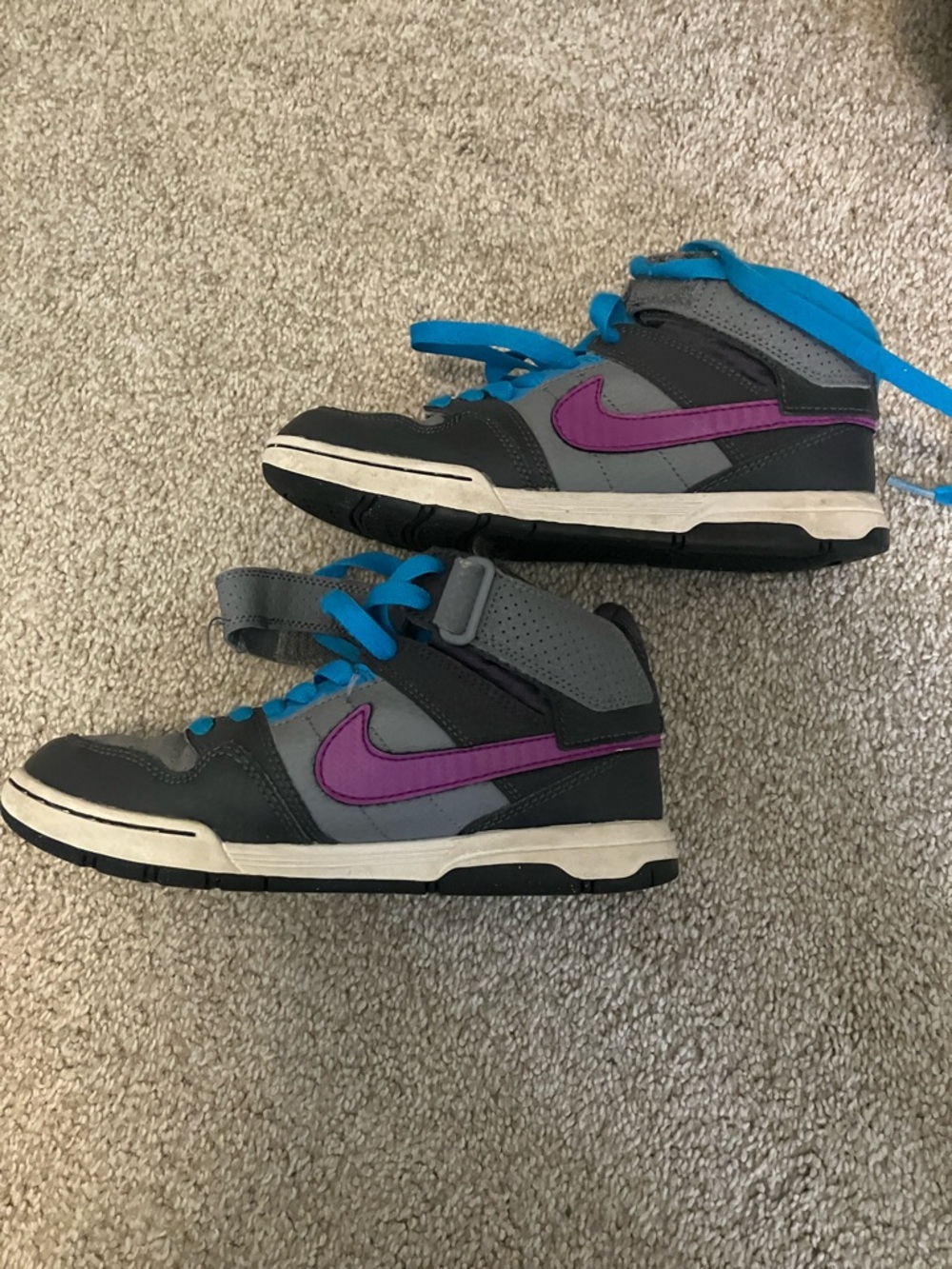 Nike Kids High-Top Sneakers in Gray with Purple Swoosh and Blue Laces